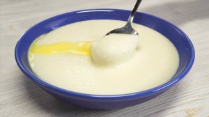 Манная каша РЕЦЕПТ! Вкусный завтрак за 10 минут! МАННАЯ КАША БЕЗ КОМОЧКОВ на молоке и с маслом.