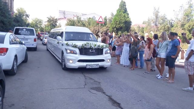 Мотопарад невест в честь Дня города Керчи смотреть онлайн