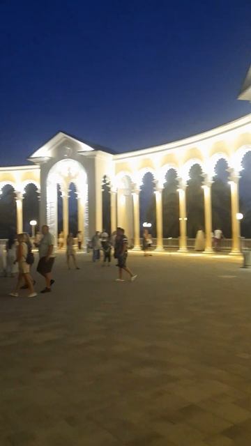 Атмосфера курорта Гагра. Коллонада. смотреть онлайн
