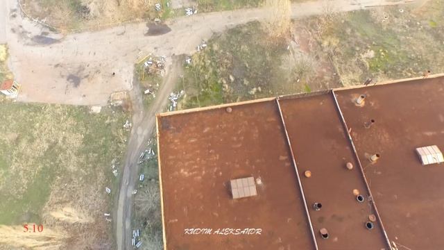 Автоцветлит-разворованный завод.Мелитополь.Остались рожки да ножки от завода.Съемка с высоты. смотреть онлайн