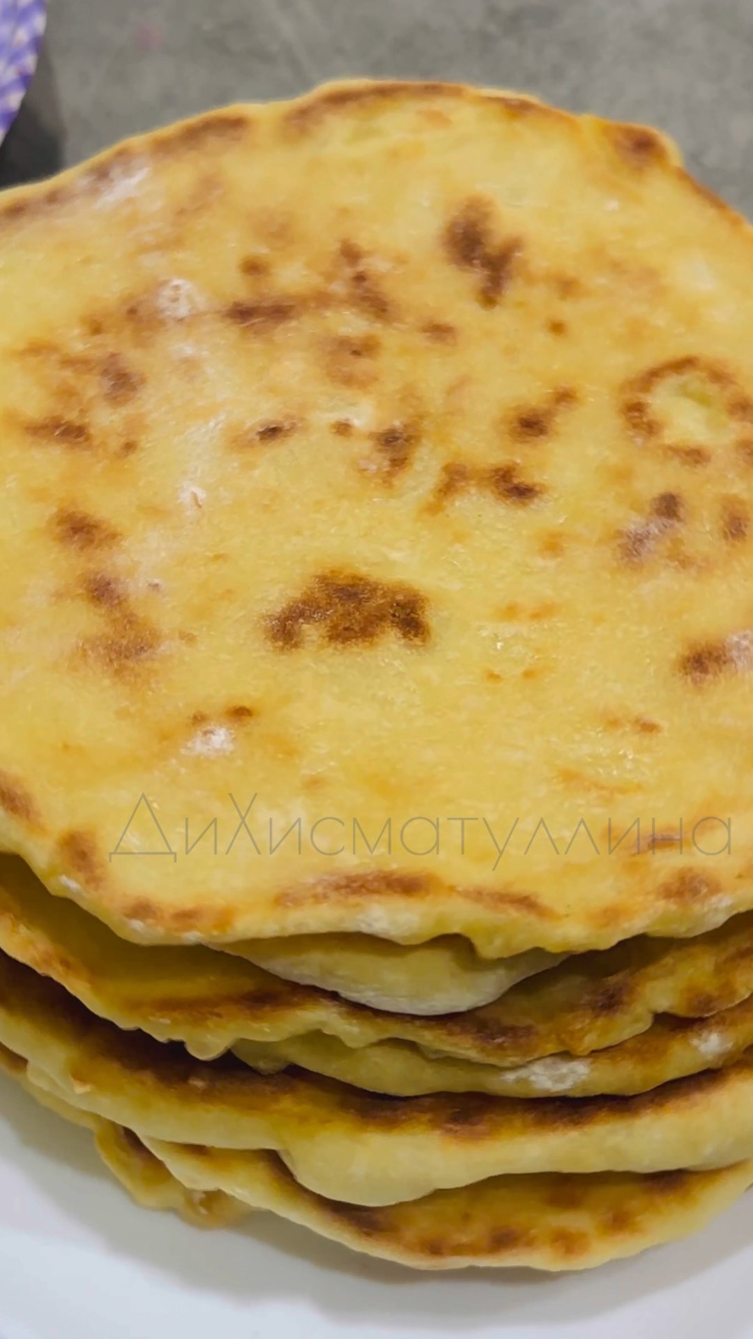 Простые лепешки на кефире на сковороде / Простой и вкусный рецепт пышных лепешек на сковороде смотреть онлайн