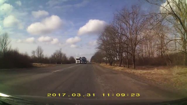 Опасный маневр "Евролайна" по дороге Кингисепп - Ивангород смотреть онлайн