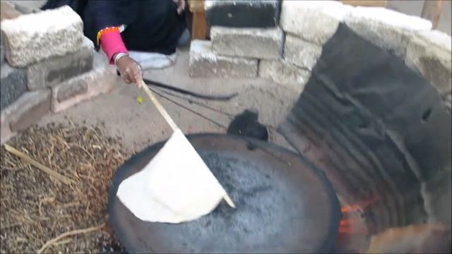 ХЛІБ БЕДУЇНА. ДОМАШНЯ ВИПІЧКА В ПУСТЕЛІ смотреть онлайн