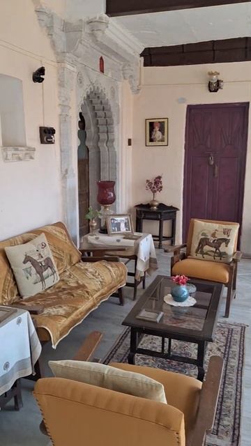 двор гостиницы смотреть онлайн