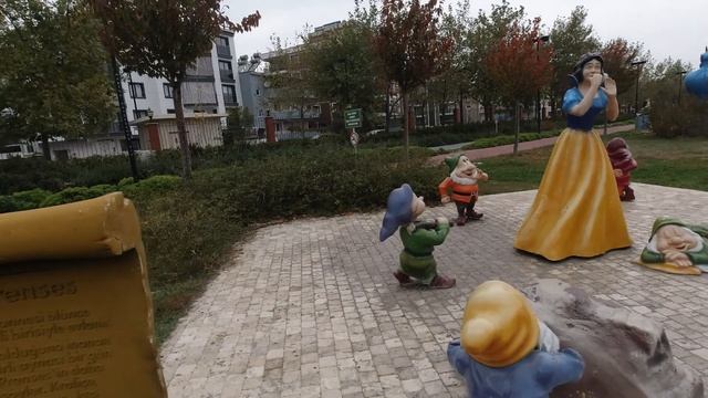 4K Salihli Masal Ormanı Parkı🌲🌳Салихли Гуляем в Сказочном парке ) 19.11.2021 смотреть онлайн