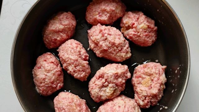 Сочные котлеты из фарша с молоком и хлебом. смотреть онлайн