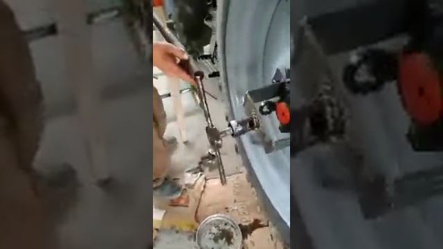 Новейший токарный резьбонарезной станок фирмы Е-БОрЩЩ смотреть онлайн