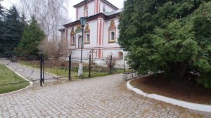 Свято-Троицкий Ново-Голутвин монастырь, — женский монастырь. Коломна
