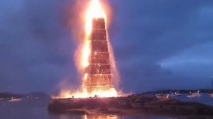 СОЖГЛИ БАШНЮ ИЗ ПОДДОНОВ ВЫСОТОЙ С НЕБОСКРЕБ! ЭТО НАДО ВИДЕТЬ!