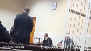 Адвоката вынесли из зала суда. Впервые в России.