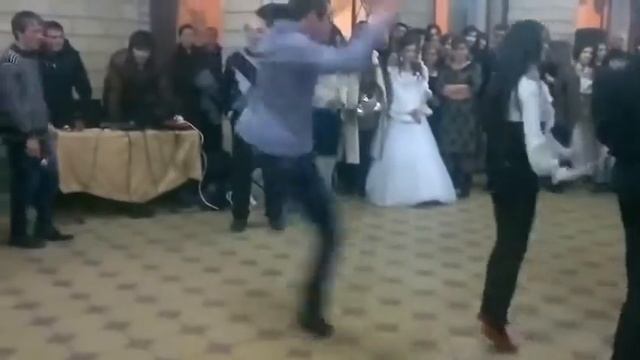Грозный Лезгинка девушка танцует смотреть онлайн