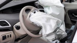 Подушка безопасности в авто может убить: как избежать трагедии