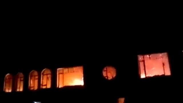В Сумгаите горит Торговый центр "Кярван" смотреть онлайн