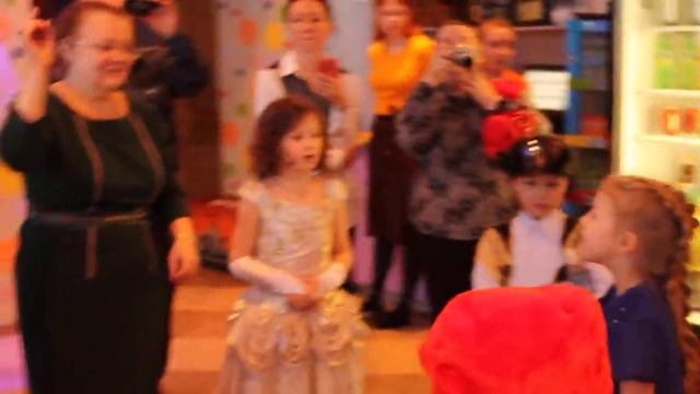 Новый Год в Кафе Смайл. Ролик № 4 смотреть онлайн