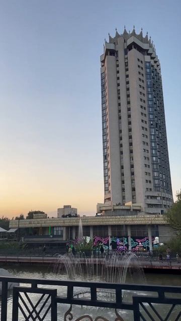 Hotel Kazakhstan in #Almaty at sunset /Гостиница Казахстан в городе #Алматы на закате смотреть онлайн