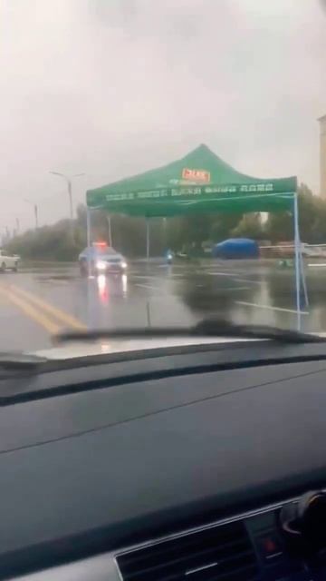 Крыша в конце рабочей недели: #shorts смотреть онлайн