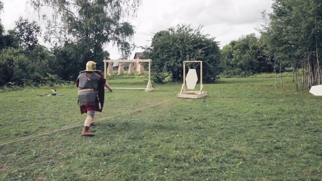 Roman pilum throwing. Метание в подвижную мишень. смотреть онлайн