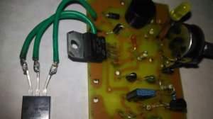 Для начинающих.Зарядное на тиристоре и LM317 со стабилизацией напряжения и всеми защитами.