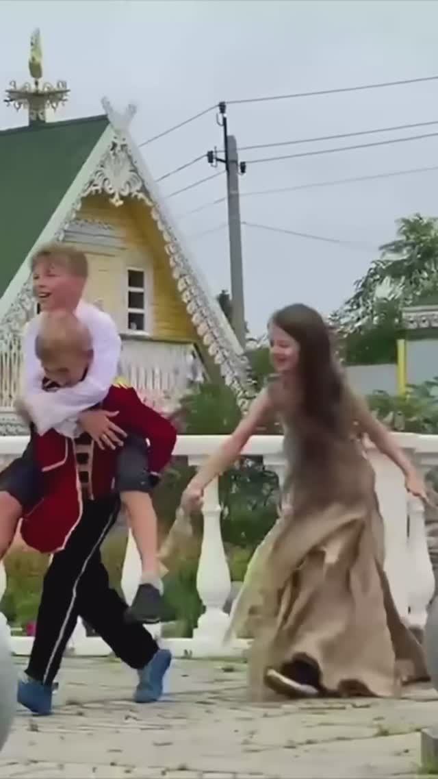 the prince and the maid are playing in the garden #cinderella #supersofi смотреть онлайн