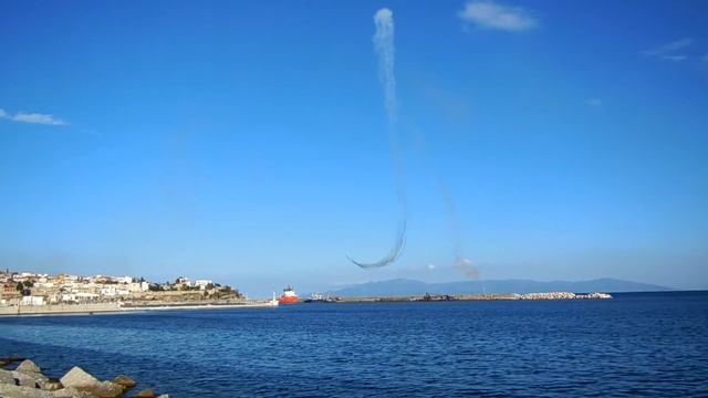 GREECE. AIRSHOW IN KAVALA. КРАСИВОЕ АЭРОШОУ НАД МОРЕМ. смотреть онлайн