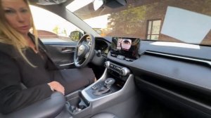 Гибридная Toyota Rav 4.  Лиса рулит