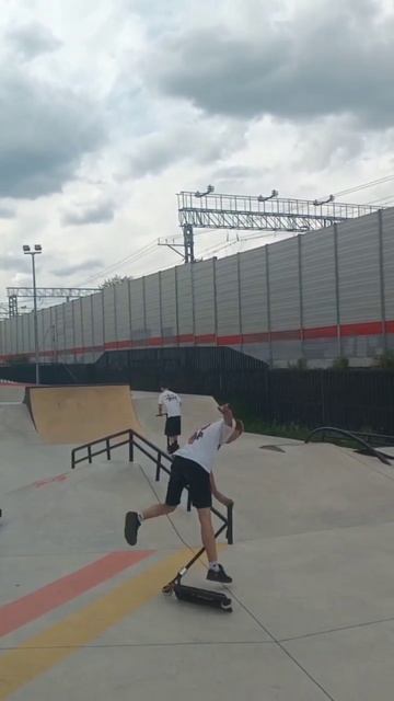 москва #самокат #скейтпарк #skate #tricks #перила #трюки #repost # смотреть онлайн