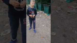 Залез в мусорку