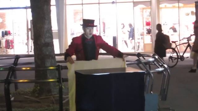 Japan. Yokohama выступление артиста. смотреть онлайн