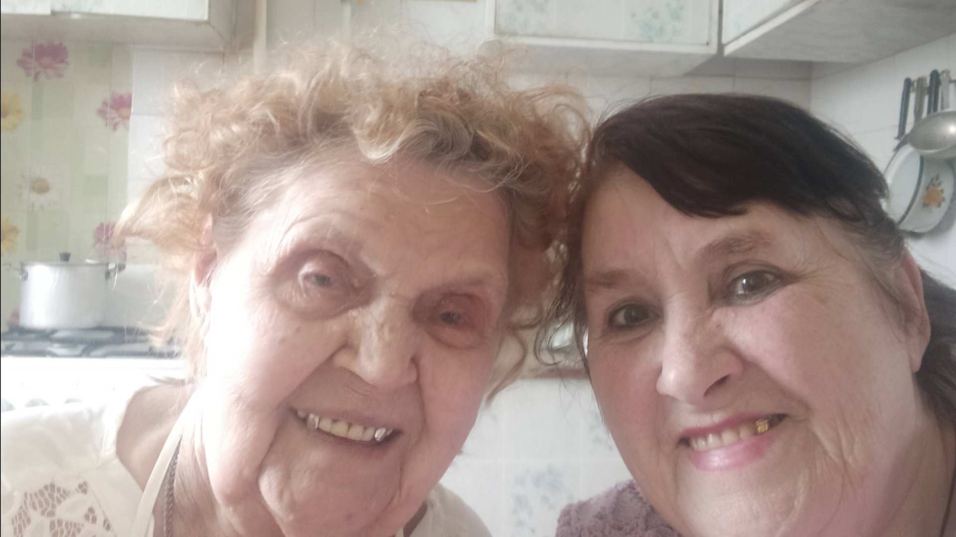 В ГОСТЯХ У 94-ЛЕТНЕЙ ТЁТИ смотреть онлайн