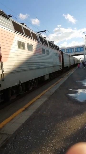 Киров. ЖД вокзал. Прибытие поезда 001 Москва Владивосток! смотреть онлайн