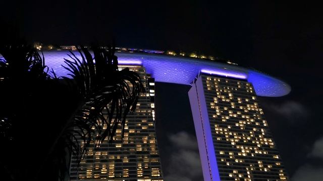 Ночной Сингапур: световое шоу в Садах у Залива и Marina Bay Sands смотреть онлайн