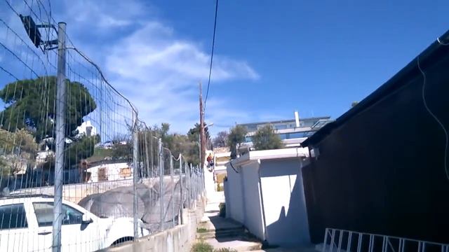 ПРОГУЛКА ПО НАБЕРЕЖНОЙ , ЛЮДИ ЗАПУСКАЮТ БУМАЖНОГО ЗМЕЯ . ГОСТИНИЦА ,,КАТРИН ,, смотреть онлайн