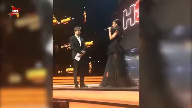 Бузова опозорилась на премии)) Зритель желает чтоб Бузова закончила карьеру певицы