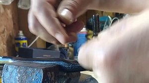 добавление смазки в рулевой наконечник.mp4