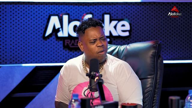 DJ TOPO CARA A CARA A SANTIAGO MATIAS SE ENFRENTAN POR EL DEMBOW (EL DESPELUÑE) смотреть онлайн