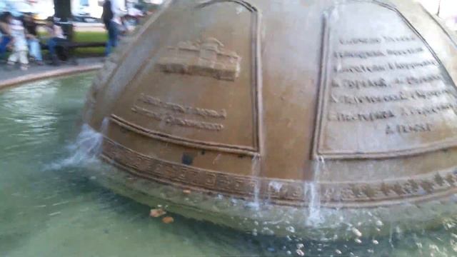 Фонтан в Первомайском сквере Геленджика. 170616 смотреть онлайн