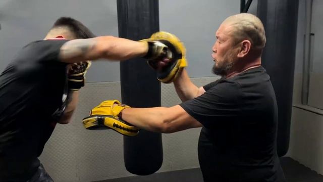 Кыргыз баласы Москва шарында спортук чеверлерин корсотудо 😱 смотреть онлайн