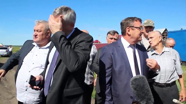 Решать проблемы с остановкой и электроснабжением приехал Травников в поселок Западный смотреть онлайн