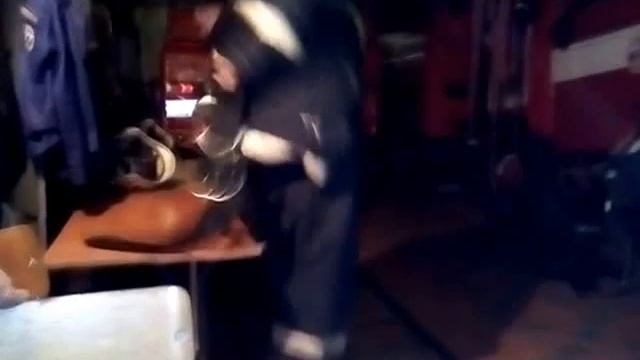 Неудачное надевание Боевой Одежды Пожарного(БОП) смотреть онлайн