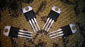 Транзисторы Дарлингтона  tip122 и tip127 их показания на Т2 тестере. Как выглядят качественные.