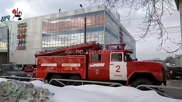 Пьяный ЧОПовец разгонял прохожих, чтобы прыгнуть с кр? смотреть онлайн