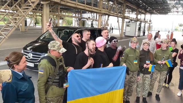 💙💛На кордоні зустрічали переможців Євробачення 2022 — Kalush Orchestra 16.05.2022 смотреть онлайн