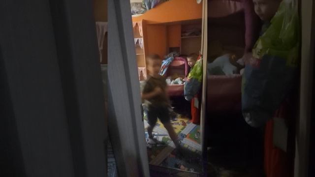 Дети разговаривают и успокаивают Арину, 1 месяц смотреть онлайн