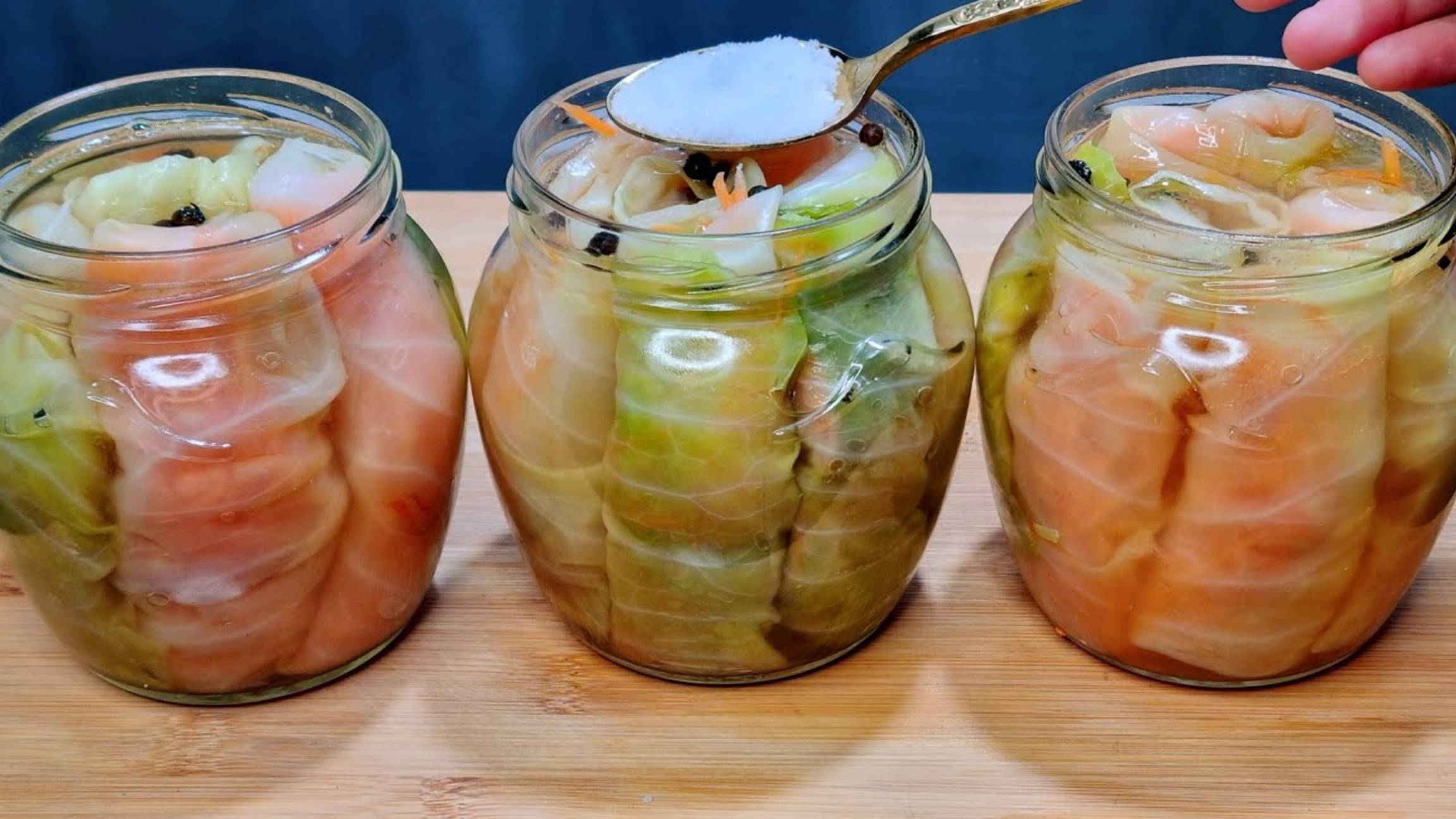 Вкуснее квашеной! Этот рецепт капусты передают из поколения в поколение! смотреть онлайн