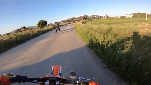 Ktm 450 vs 250 2T full sound wheelie [motovlog 2] смотреть онлайн