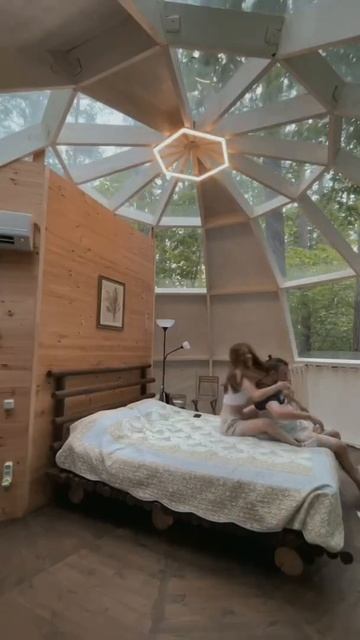 Вы бы смогли жить в прозрачном доме? ❤️ #отель #москва #shorts смотреть онлайн