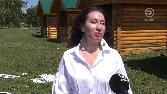 У майдана обустраивают площадку для гуляний. На каком этапе работы - далее смотреть онлайн
