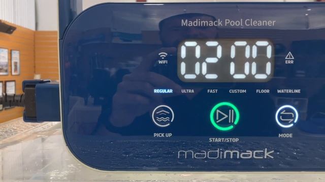 Madimack GT560 Robotic Pool Cleaner - Unboxing and features смотреть онлайн