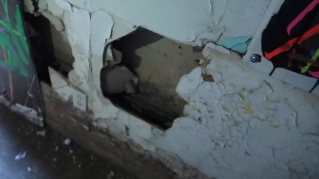 EXPLORING A HAUNTED ABANDONED AMUSEMENT PARK! *CREEPY* смотреть онлайн
