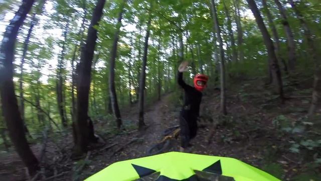 Light mtb Freeride... cool jumping in the Russian forest. смотреть онлайн